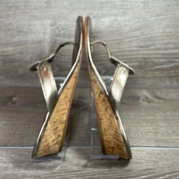 Bernardo Matrix Platinum Calf Leather Women’s Size 10M Thong Wedge Sandals - Picture 9 of 10